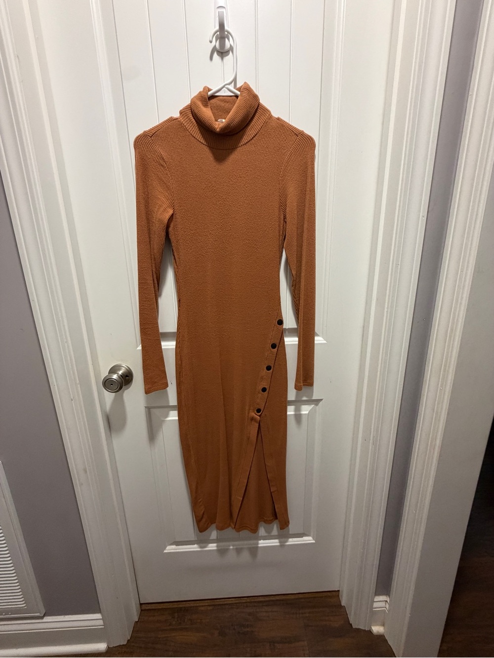 Le Lis Rust Long-Sleeve Turtleneck Midi Dress